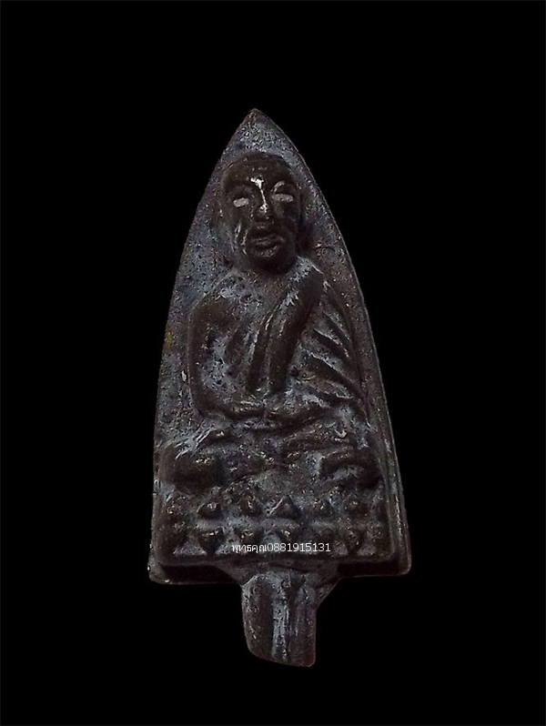 หลวงปู่ทวดหลังเตารีดเล็ก หน้าอาปาเช่ วัดเขาอ้อ จ.พัทลุง ปี2508